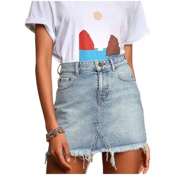 Lulus Light Wash Denim Raw Hem Mini Skirt Women's Size 25 - Picture 3 of 10